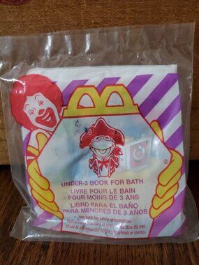 Vtg McDonald’s Happy Meal Toys 1995 Muppet Treasure Island Kermit Bath Book